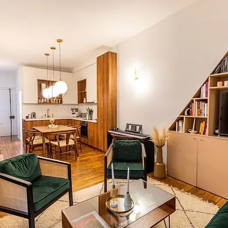 شقة Chic Parisian Haven: Designer In The Heart Of