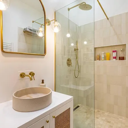 شقة Chic Parisian Haven: Designer In The Heart Of *
